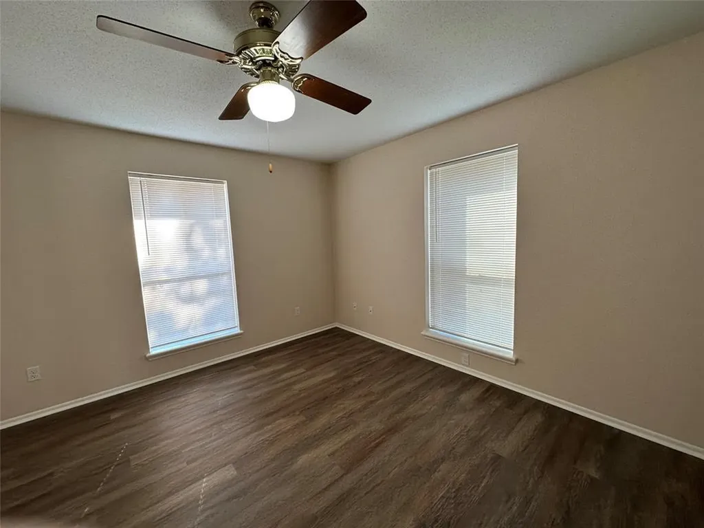 1047 Private Road 3022 Elgin TX 78621