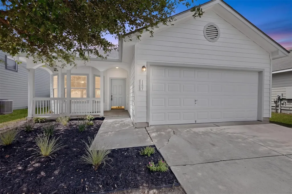 11607 Lapoynor Street Manor TX 78653