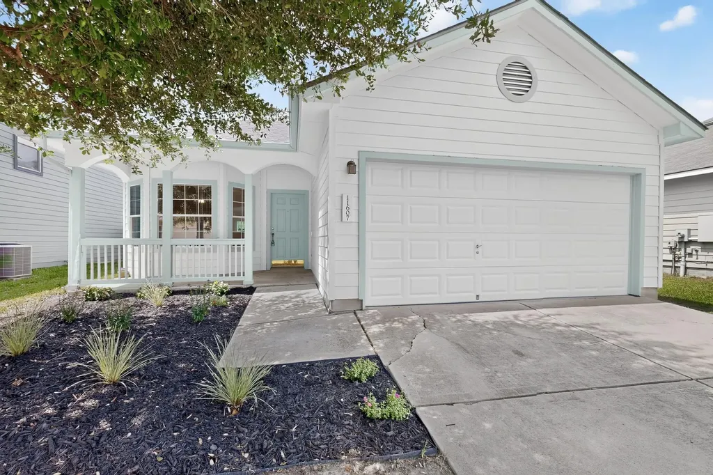 11607 Lapoynor Street Manor TX 78653