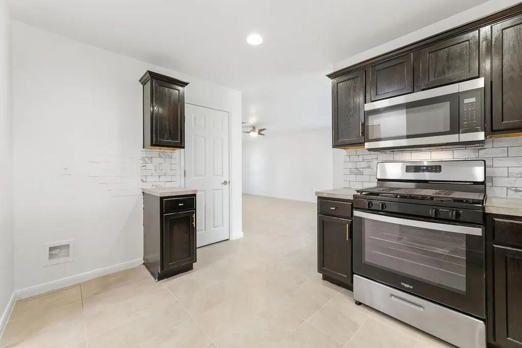5008 Irvine Lane Del Valle TX 78617