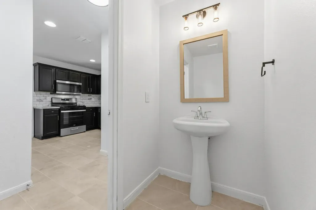 5008 Irvine Lane Del Valle TX 78617