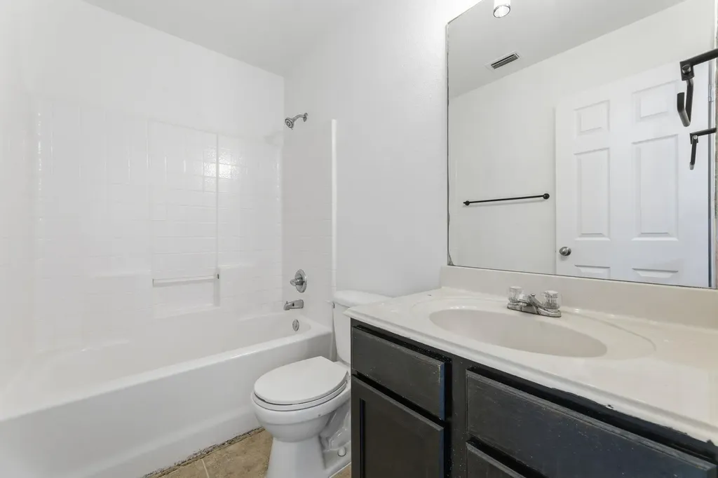 5008 Irvine Lane Del Valle TX 78617