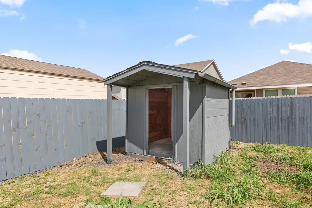 5008 Irvine Lane Del Valle TX 78617