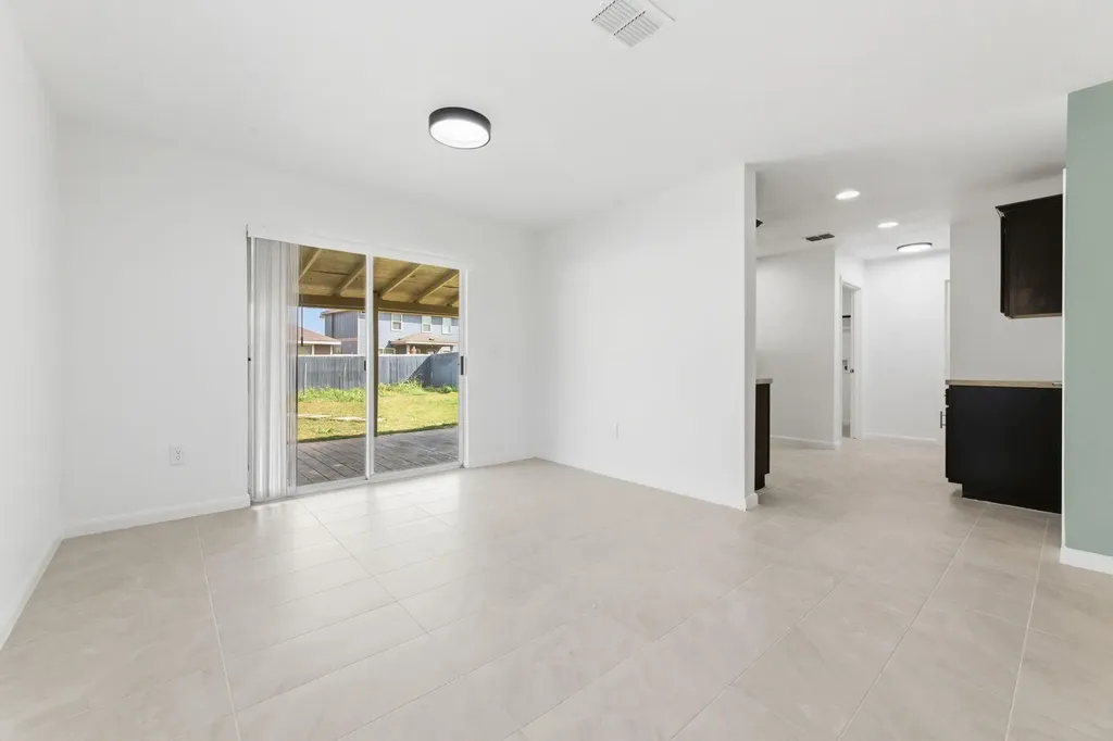 5008 Irvine Lane Del Valle TX 78617