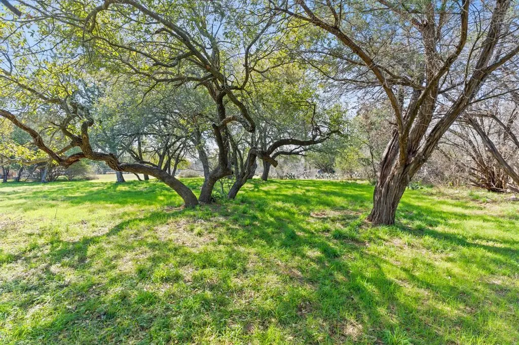 513 Nomad Drive Spicewood TX 78669