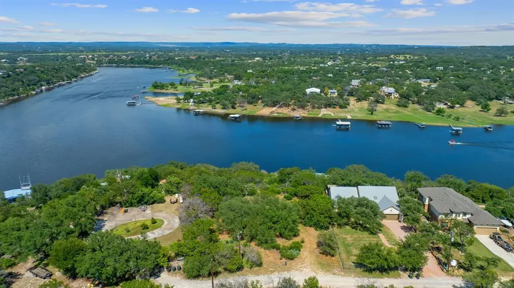 513 Nomad Drive Spicewood TX 78669