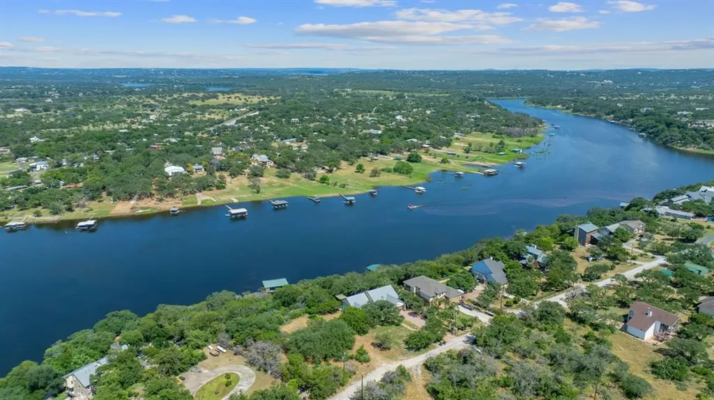 513 Nomad Drive Spicewood TX 78669
