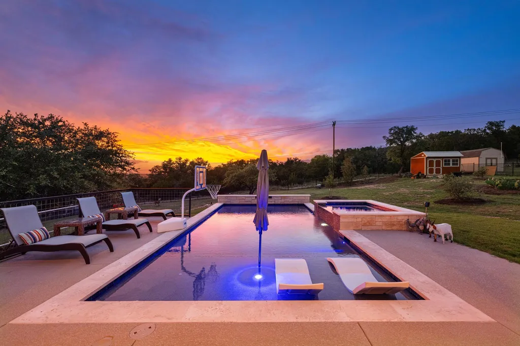 4518 Diamante Drive Spicewood TX 78669