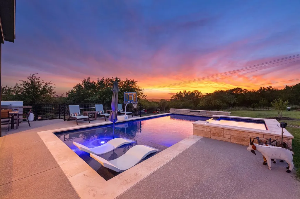 4518 Diamante Drive Spicewood TX 78669