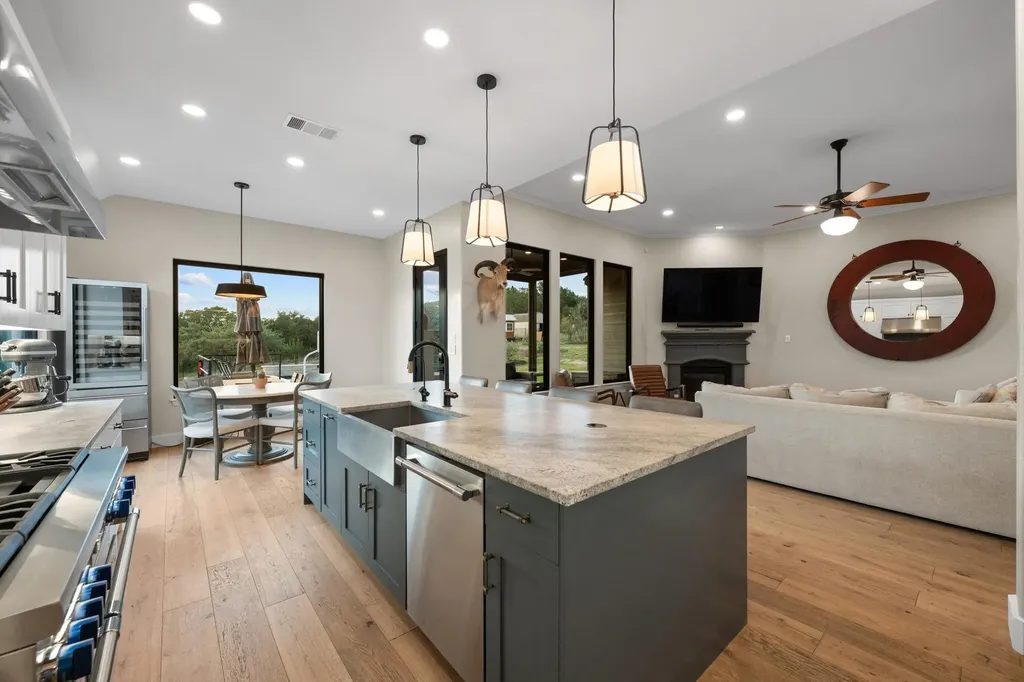 4518 Diamante Drive Spicewood TX 78669