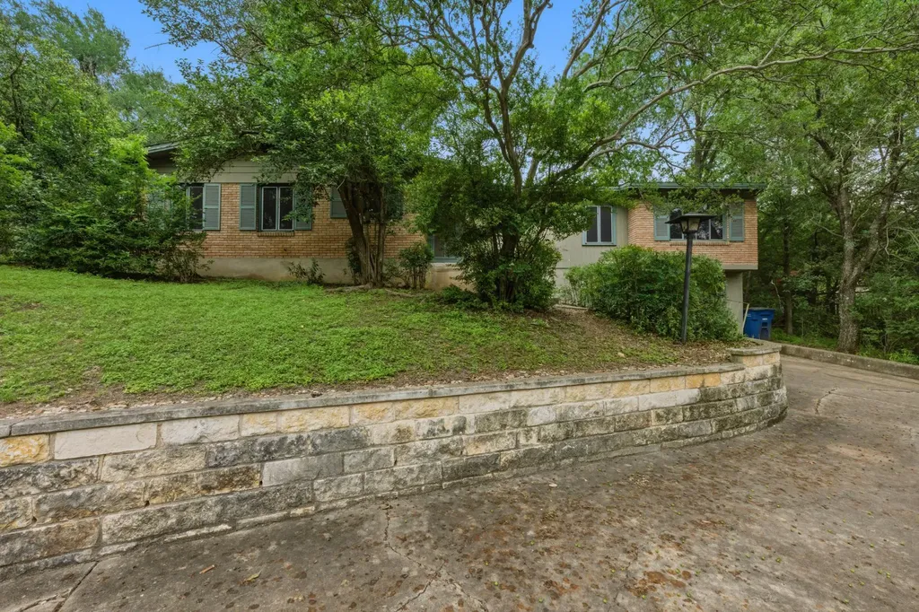 3105 Crestvale Drive Austin TX 78704