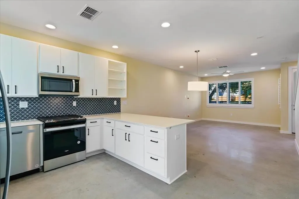 814 N Bluff Drive Austin TX 78745