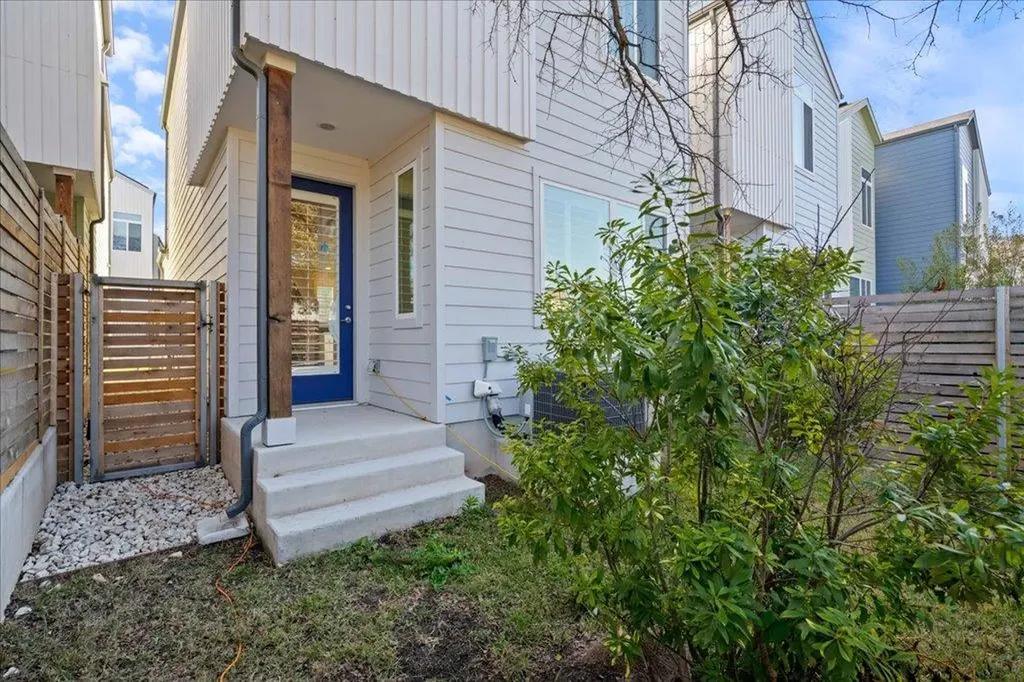 814 N Bluff Drive Austin TX 78745