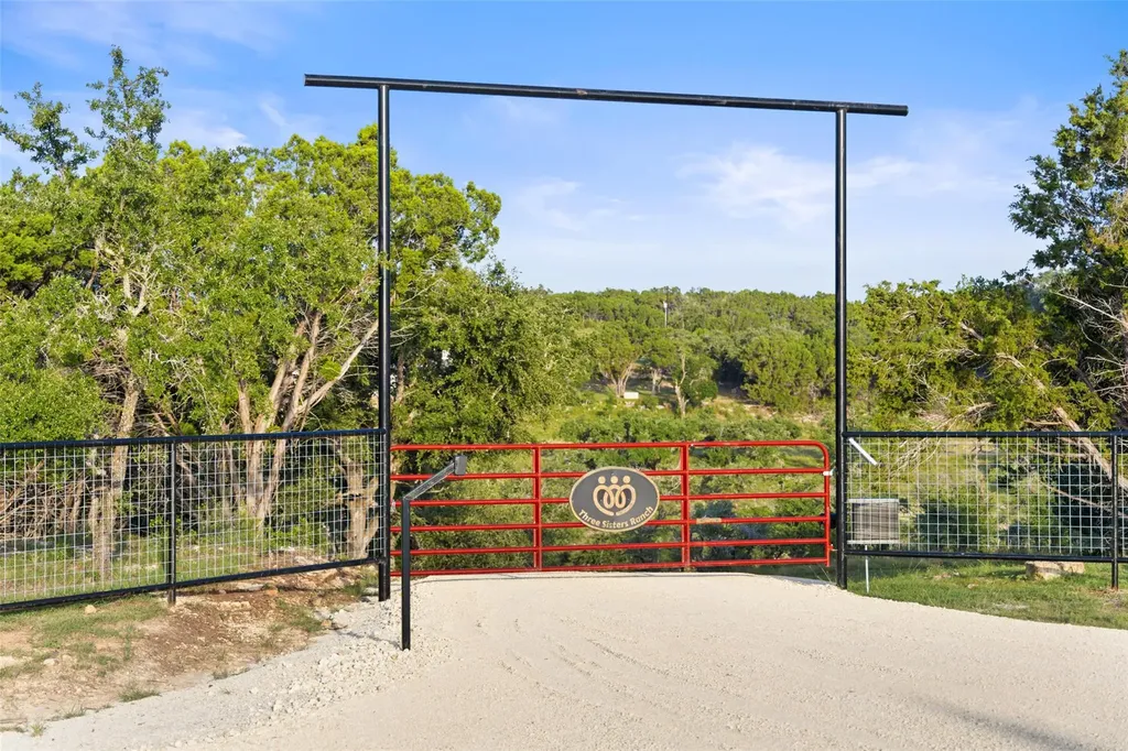 830 Ulrich Road Johnson City TX 78636