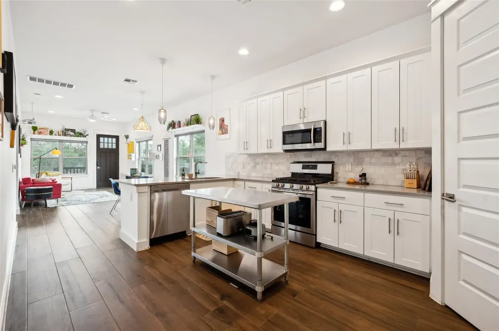 1608 Ulit Avenue Austin TX 78702