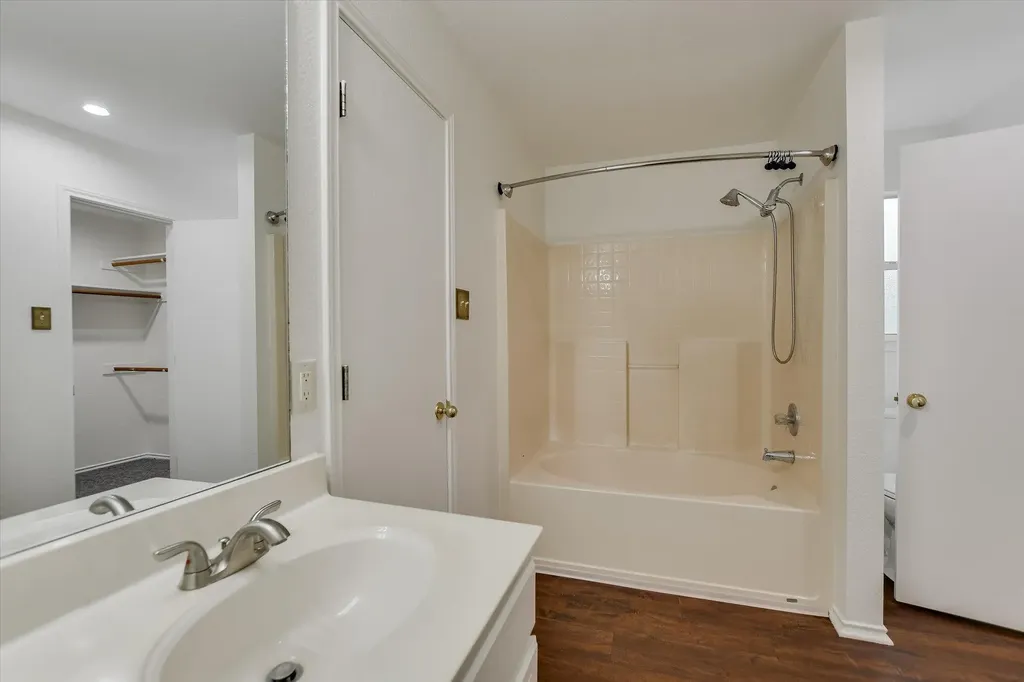 1201 Madrone Trail Leander TX 78641