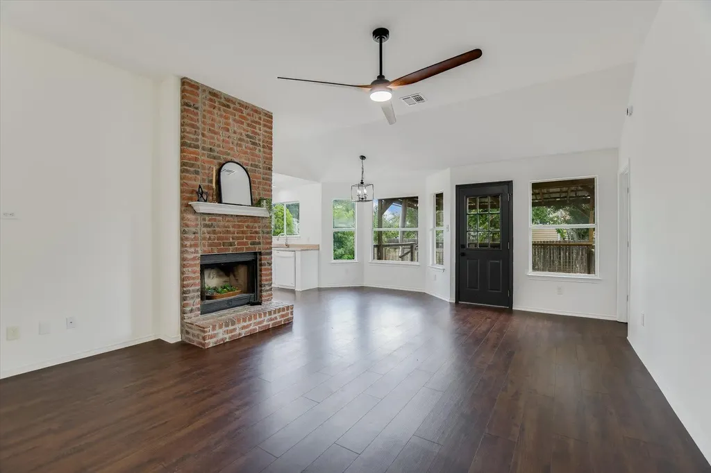 1201 Madrone Trail Leander TX 78641