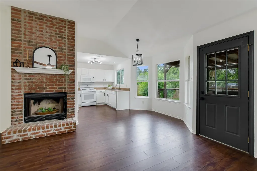 1201 Madrone Trail Leander TX 78641
