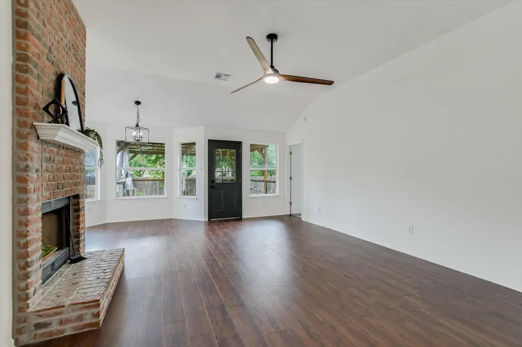 1201 Madrone Trail Leander TX 78641