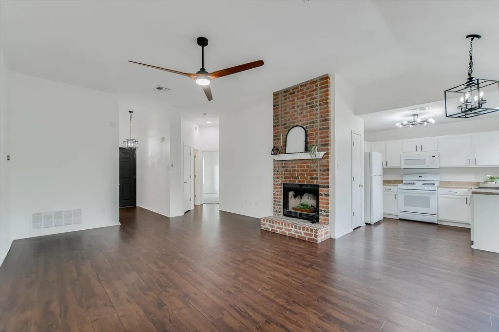 1201 Madrone Trail Leander TX 78641