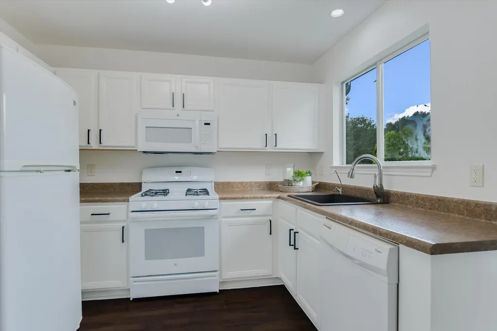 1201 Madrone Trail Leander TX 78641