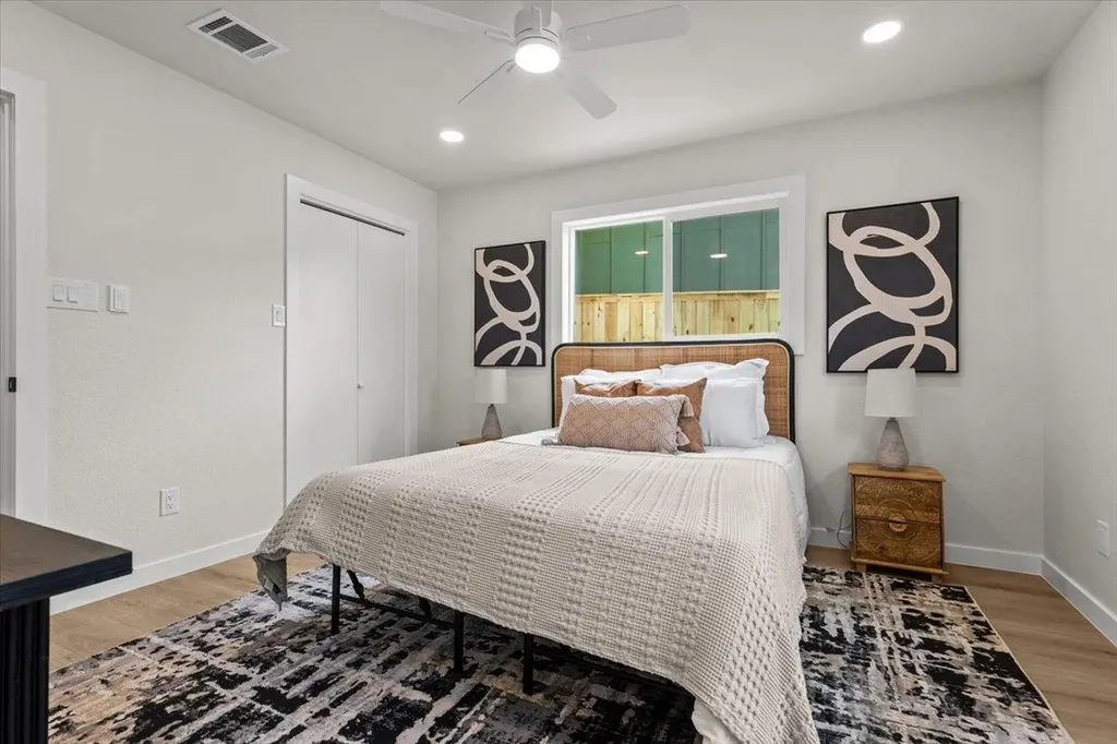 5204 Emerald Forest Drive Austin TX 78745