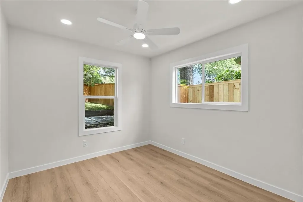 5204 Emerald Forest Drive Austin TX 78745