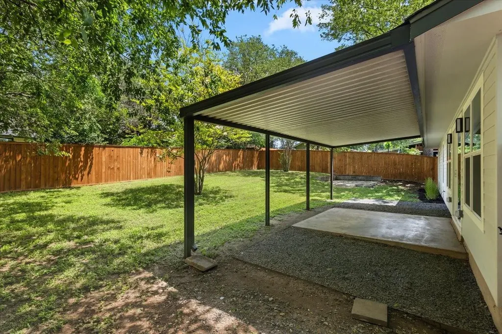 5204 Emerald Forest Drive Austin TX 78745