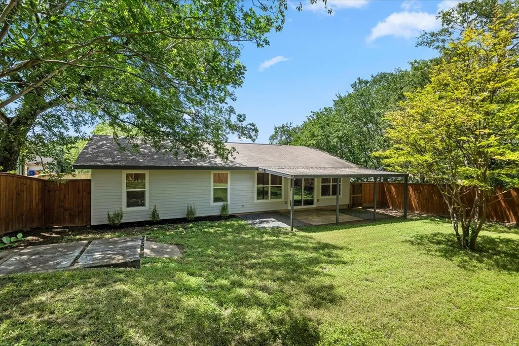 5204 Emerald Forest Drive Austin TX 78745