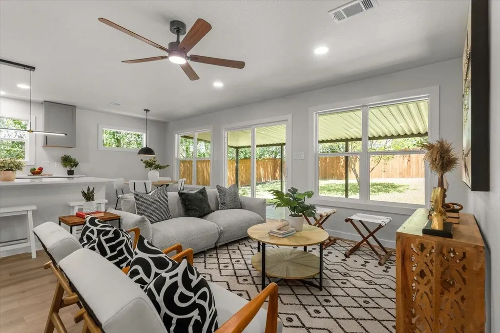 5204 Emerald Forest Drive Austin TX 78745