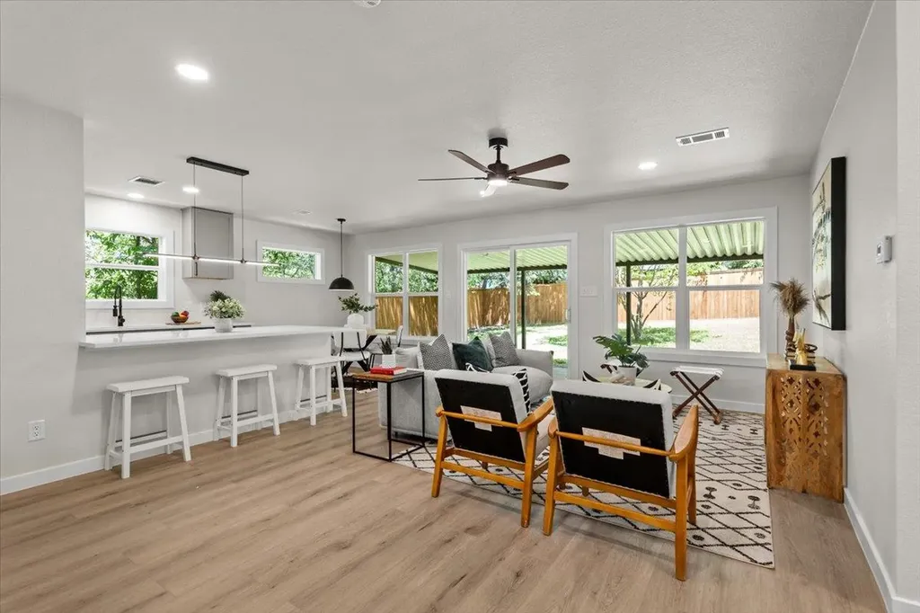 5204 Emerald Forest Drive Austin TX 78745