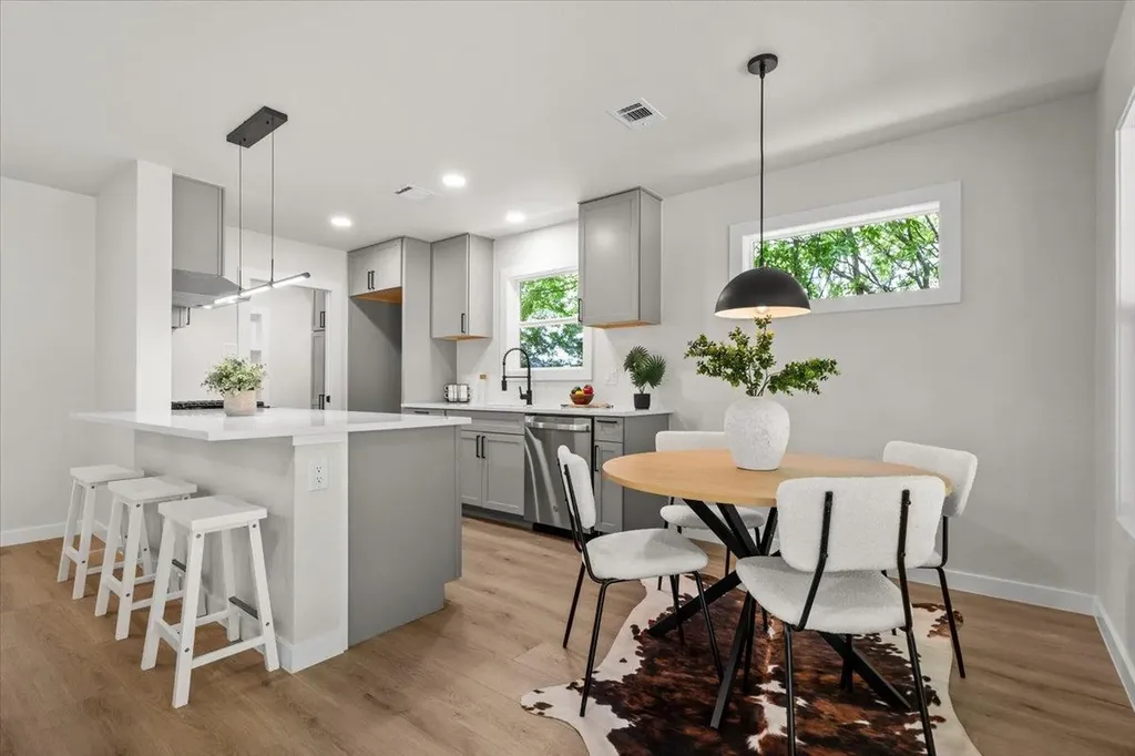 5204 Emerald Forest Drive Austin TX 78745