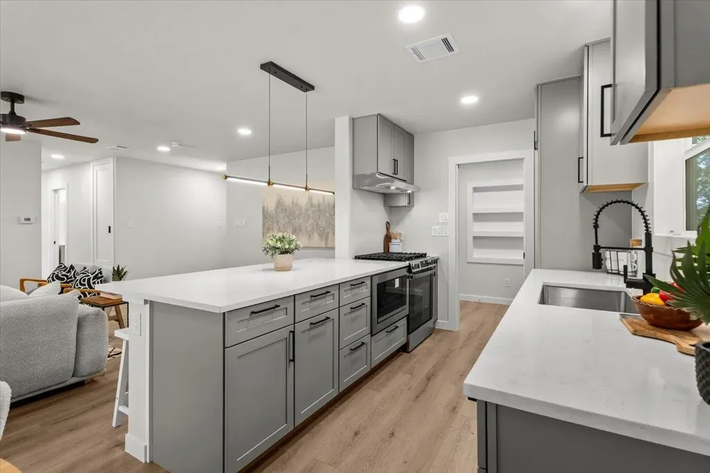 5204 Emerald Forest Drive Austin TX 78745