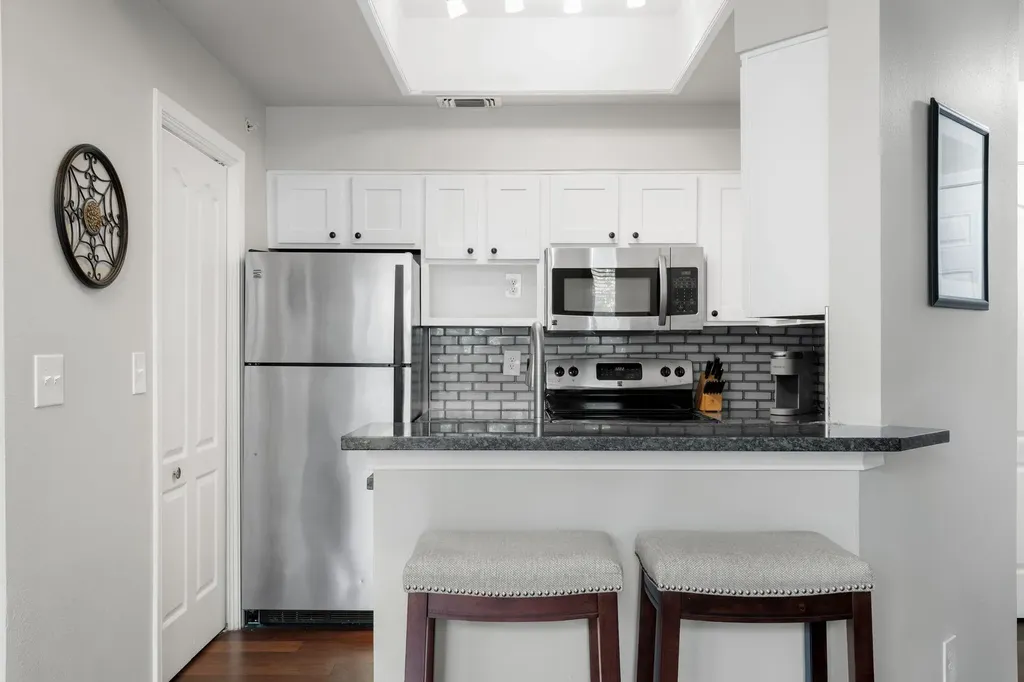6000 Shepherd Mountain Cove Austin TX 78730