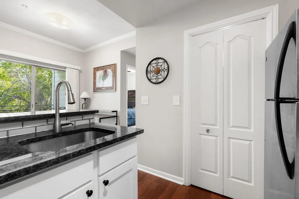 6000 Shepherd Mountain Cove Austin TX 78730