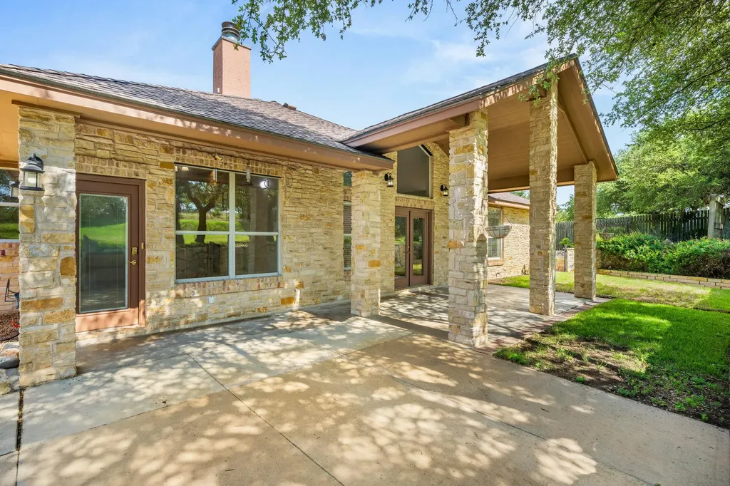 509 Meadow Oaks Drive Dripping Springs TX 78620