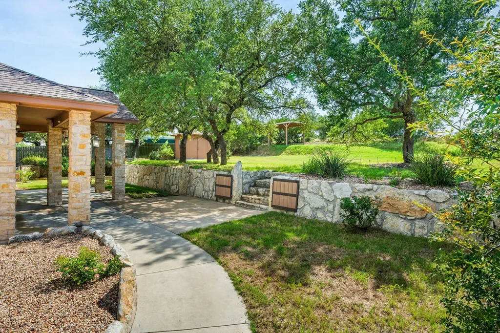 509 Meadow Oaks Drive Dripping Springs TX 78620