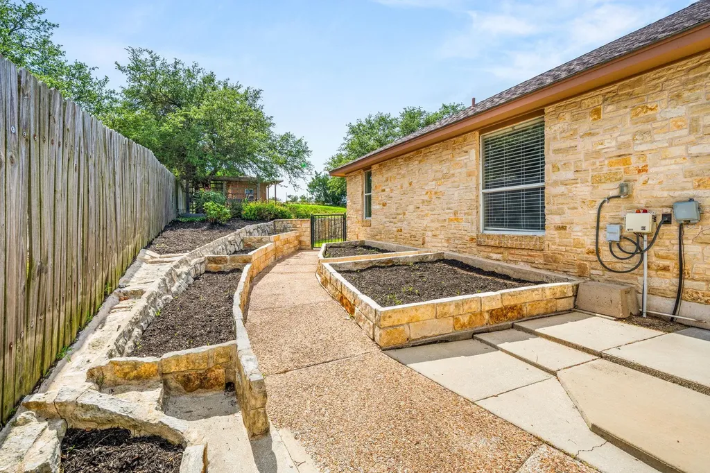509 Meadow Oaks Drive Dripping Springs TX 78620