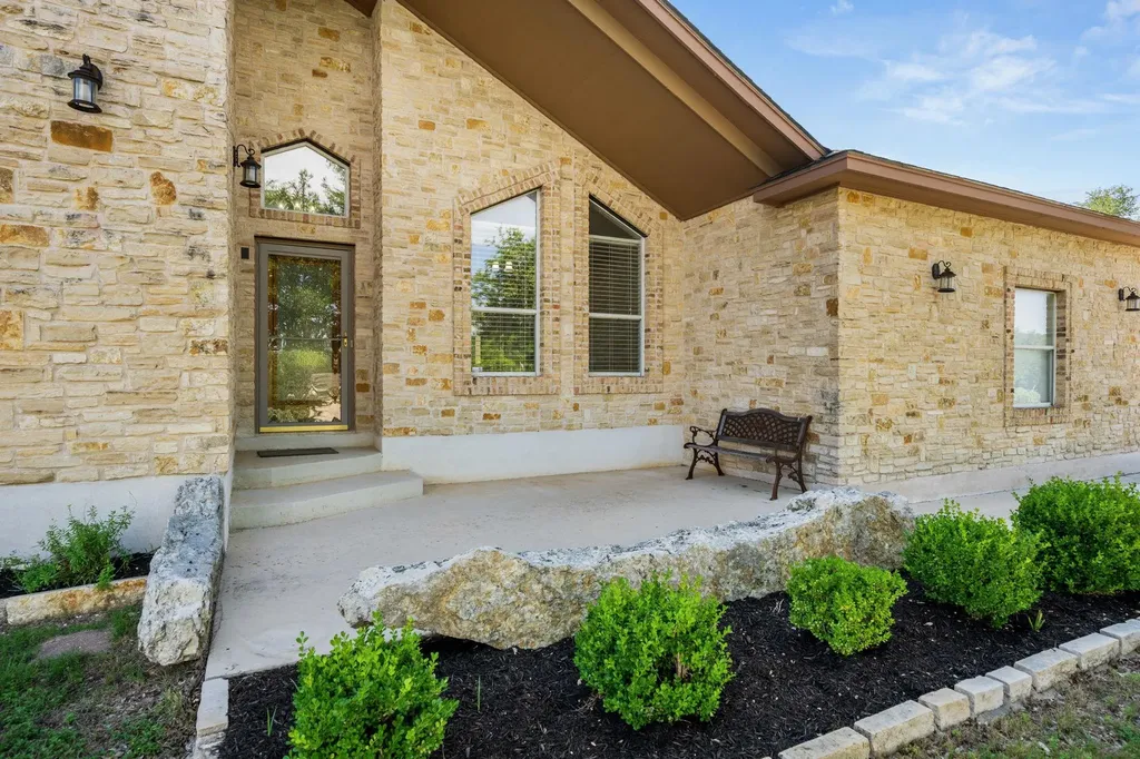 509 Meadow Oaks Drive Dripping Springs TX 78620