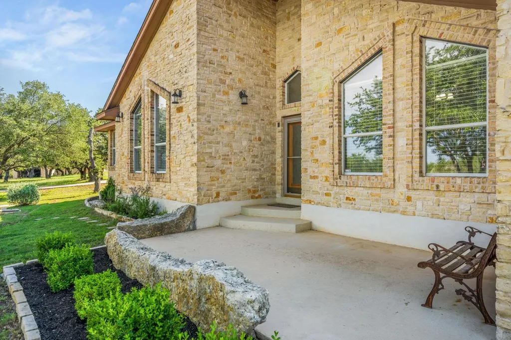 509 Meadow Oaks Drive Dripping Springs TX 78620
