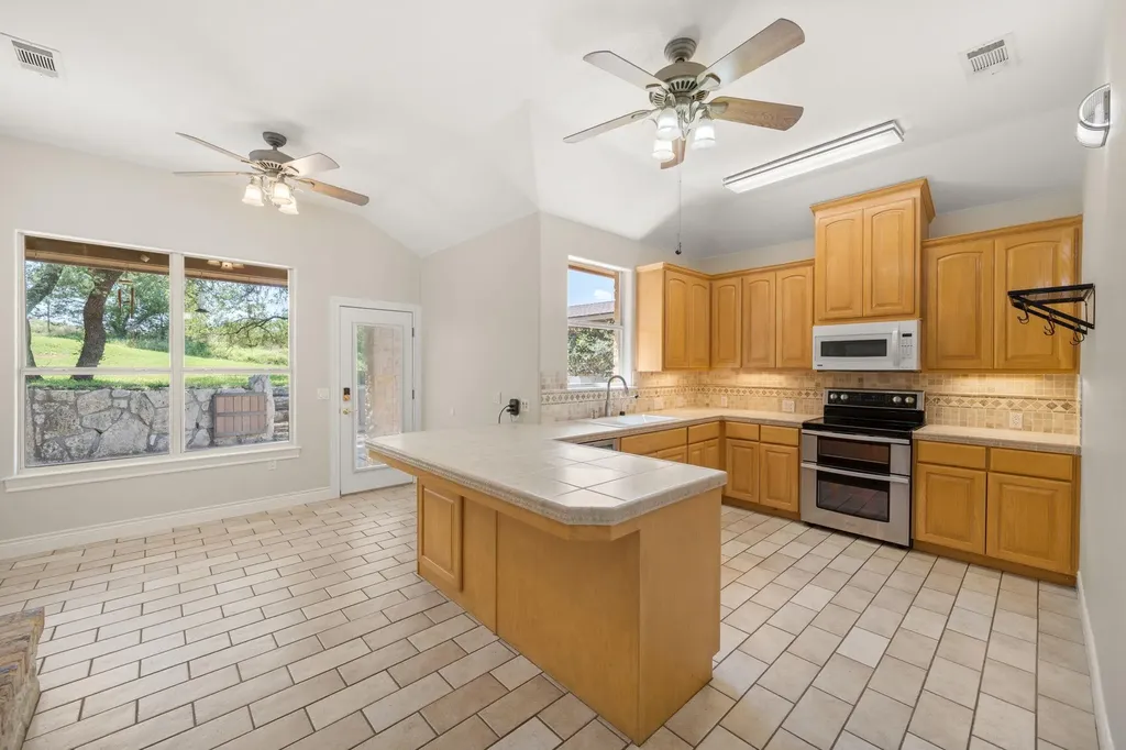 509 Meadow Oaks Drive Dripping Springs TX 78620