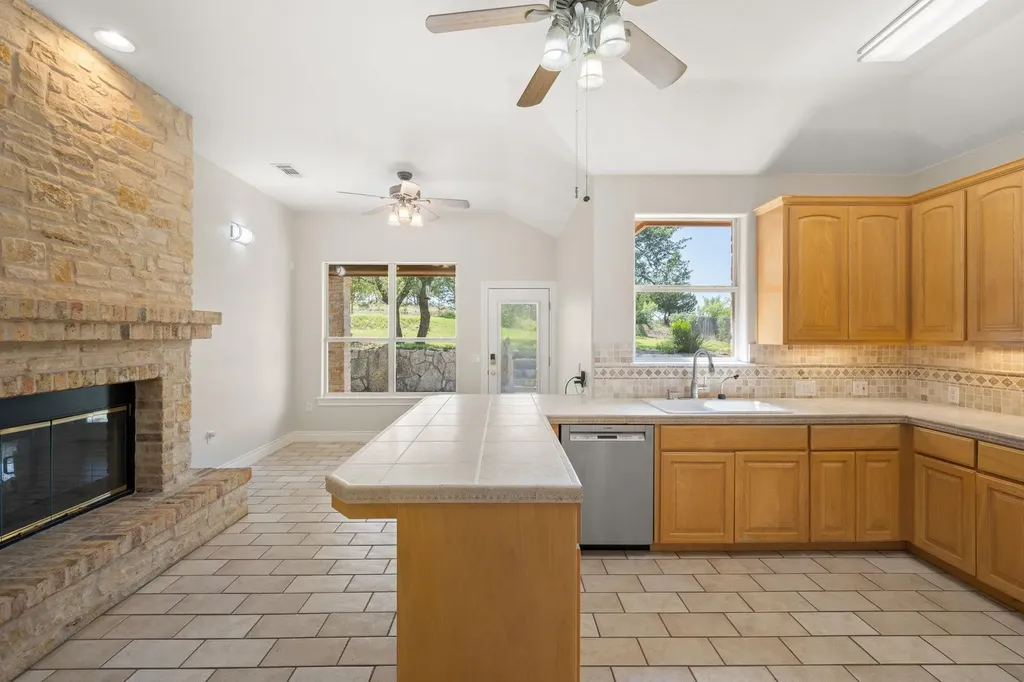 509 Meadow Oaks Drive Dripping Springs TX 78620