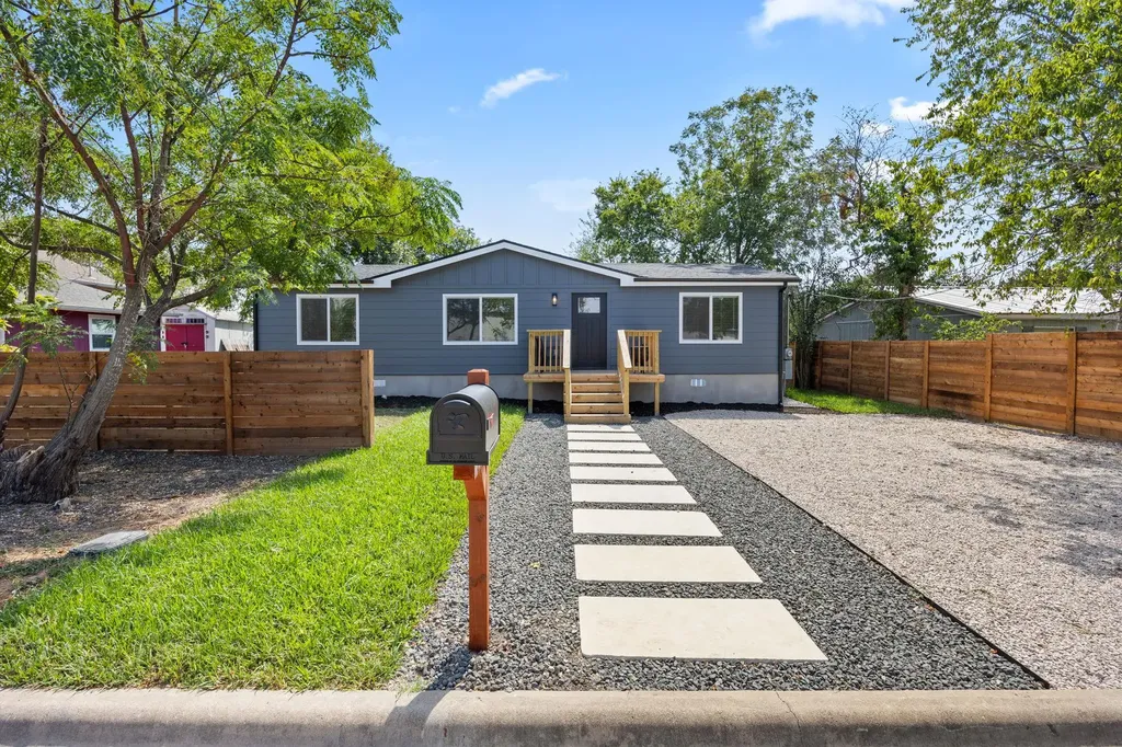 404 E Pecan Street Taylor TX 76574
