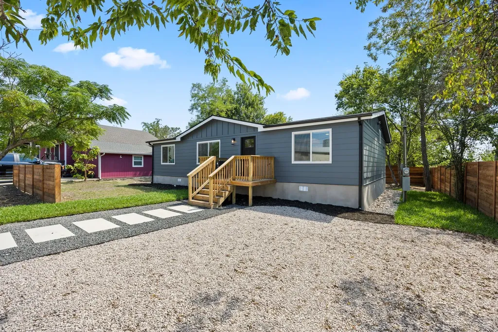 404 E Pecan Street Taylor TX 76574