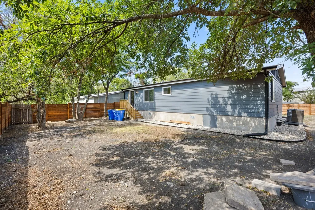 404 E Pecan Street Taylor TX 76574