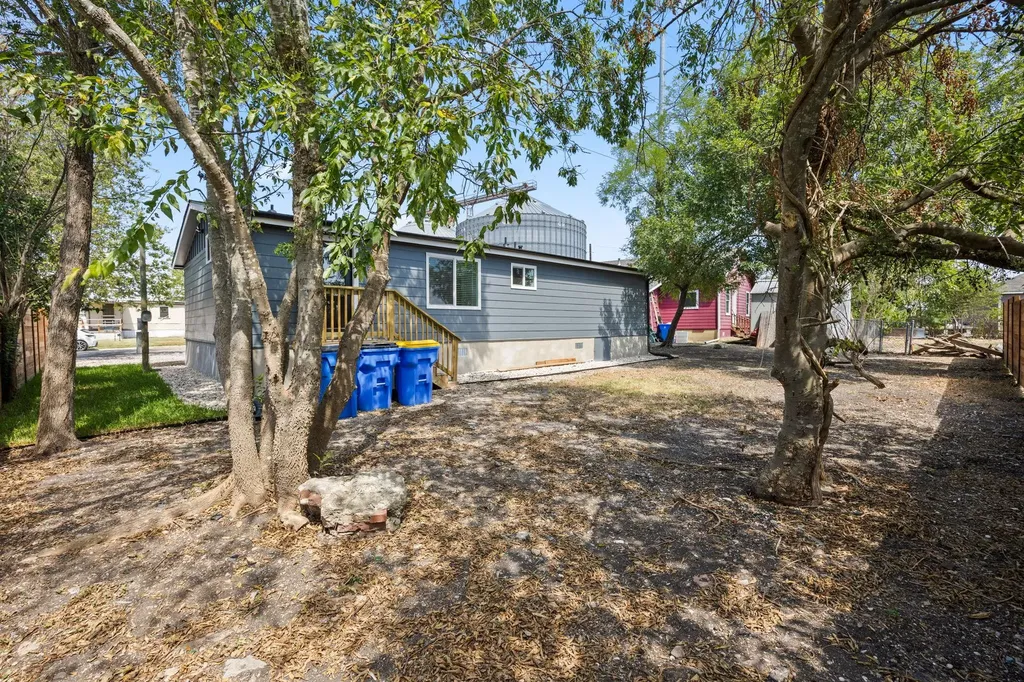404 E Pecan Street Taylor TX 76574
