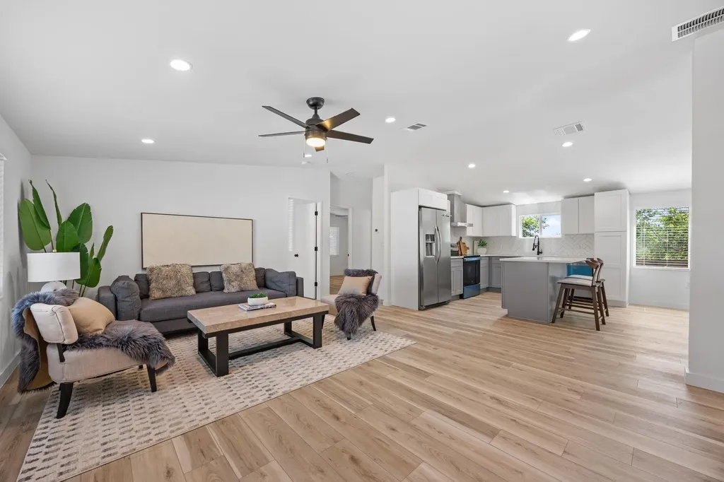 404 E Pecan Street Taylor TX 76574