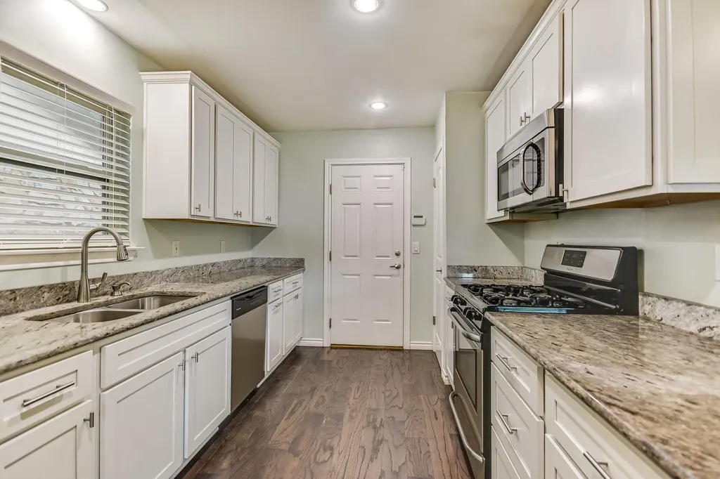 12107 Scissortail Drive Austin TX 78750