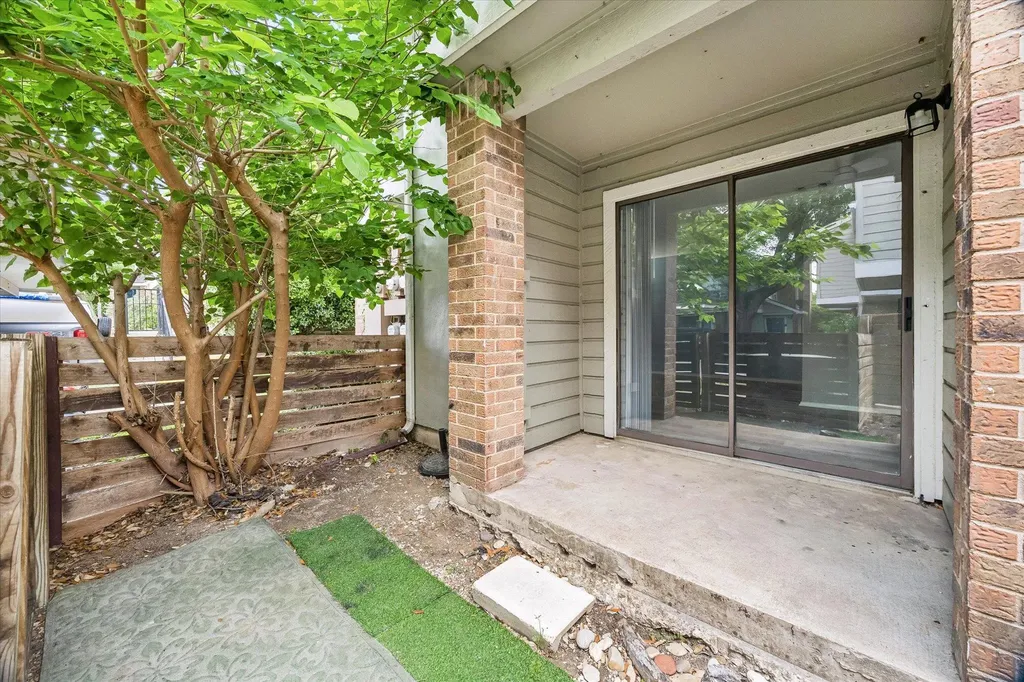 2018 W Rundberg Ln Lane Austin TX 78758