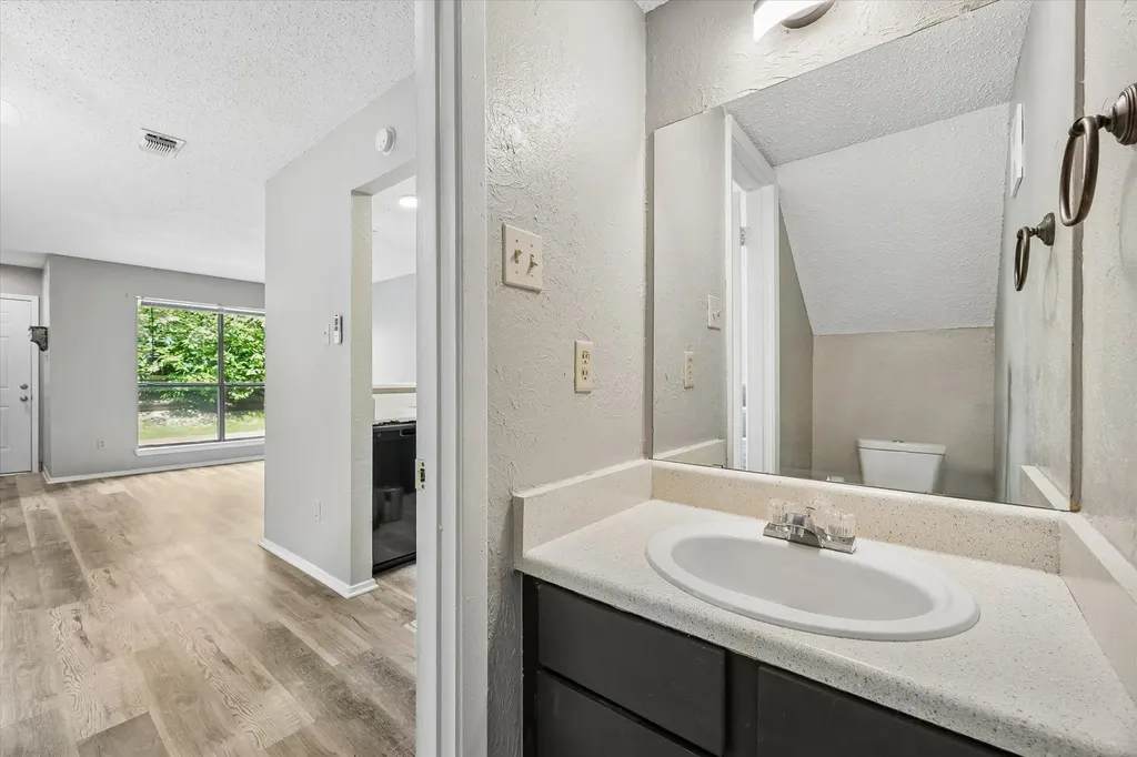 2018 W Rundberg Ln Lane Austin TX 78758